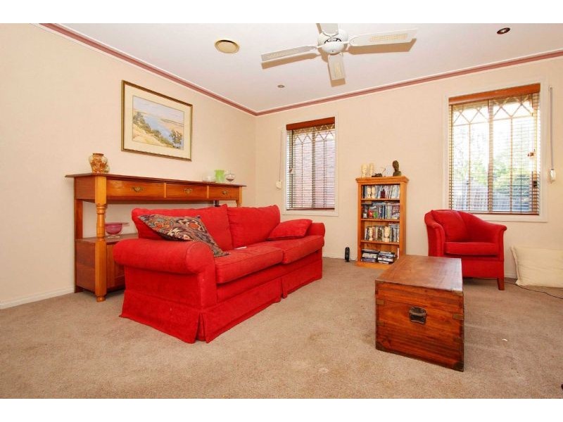 2/7 Miles Close, Mill Park VIC 3082