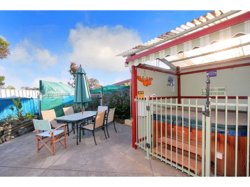 2/7 Miles Close, Mill Park VIC 3082