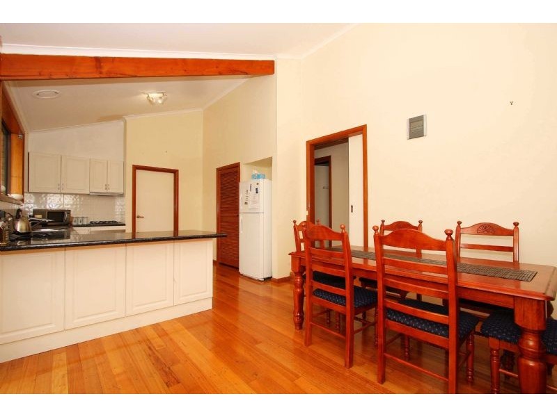 6 Scarborough Road, Epping VIC 3076