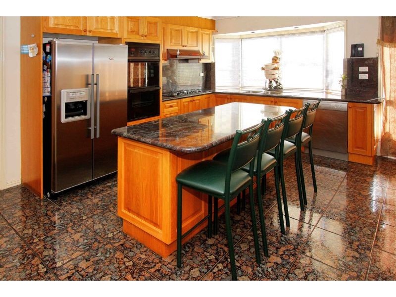 50 Benaroon Drive, Lalor VIC 3075