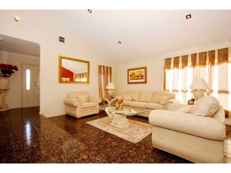 50 Benaroon Drive, Lalor VIC 3075