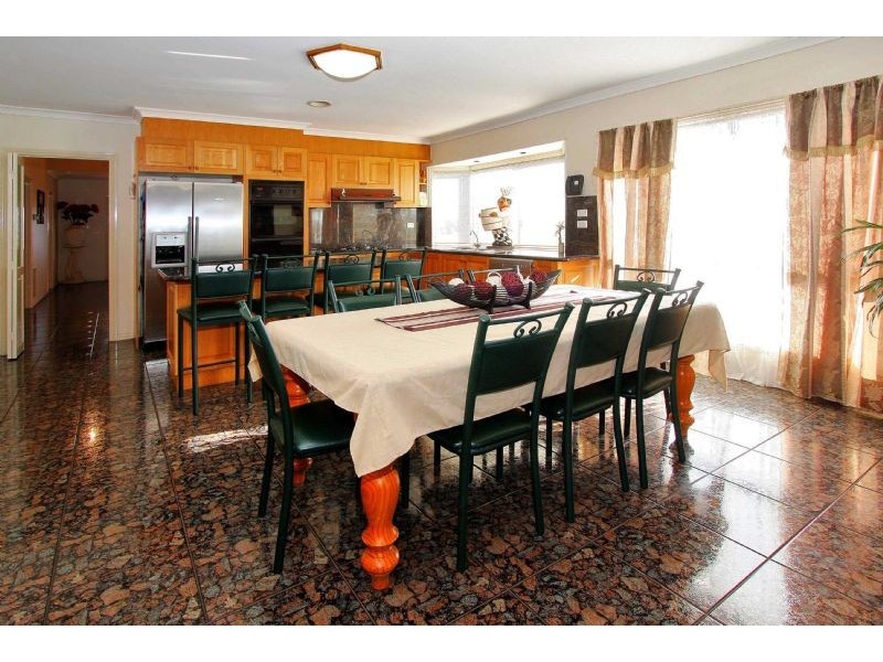 50 Benaroon Drive, Lalor VIC 3075