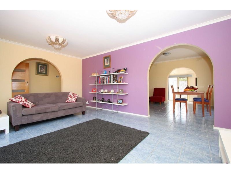 2 Gilbert Court, Lalor VIC 3075