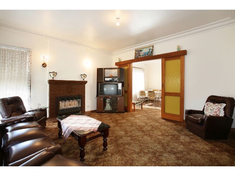 12 Mount View Road, Thomastown VIC 3074