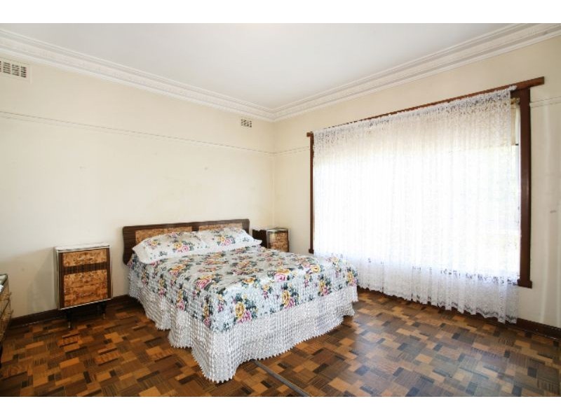 12 Mount View Road, Thomastown VIC 3074