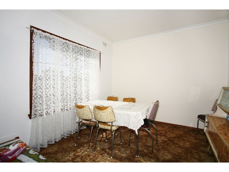 12 Mount View Road, Thomastown VIC 3074