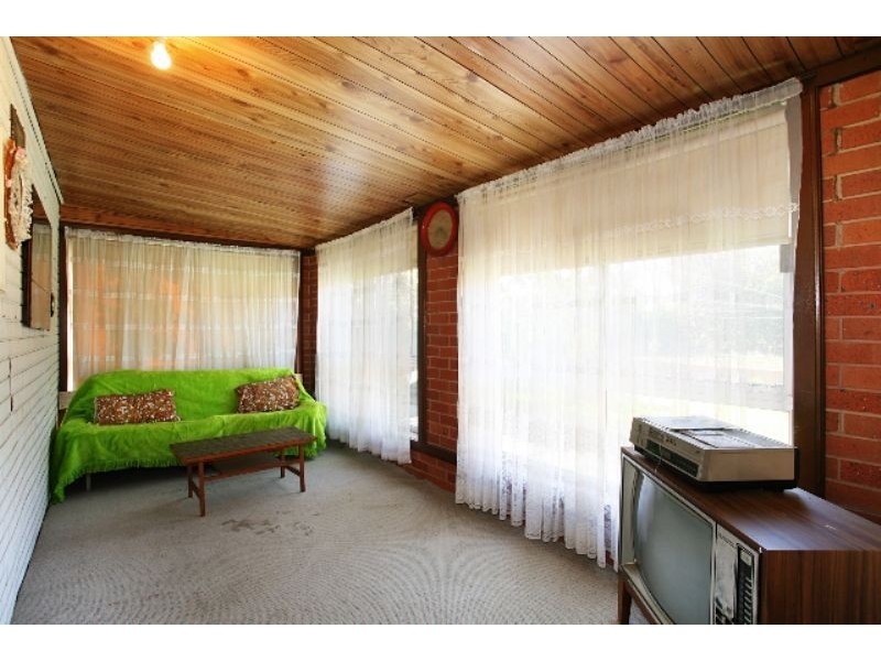 12 Mount View Road, Thomastown VIC 3074