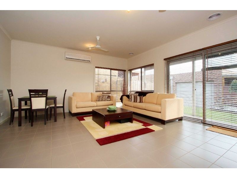 13 Rawlings Terrace, Epping VIC 3076