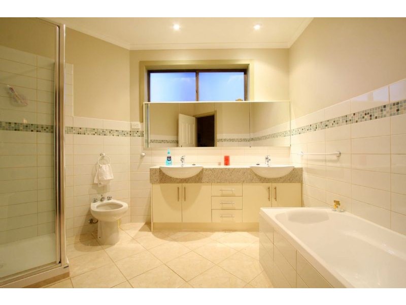 7 Greenstone Court, Thomastown VIC 3074