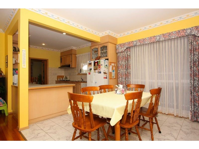 16 Lady Penrhyn Avenue, Mill Park VIC 3082