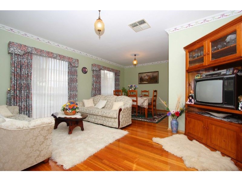 16 Lady Penrhyn Avenue, Mill Park VIC 3082