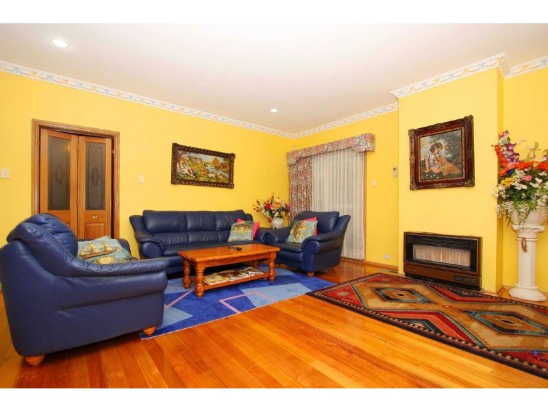 16 Lady Penrhyn Avenue, Mill Park VIC 3082