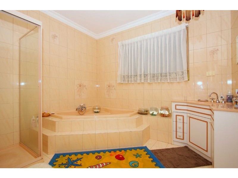 16 Lady Penrhyn Avenue, Mill Park VIC 3082