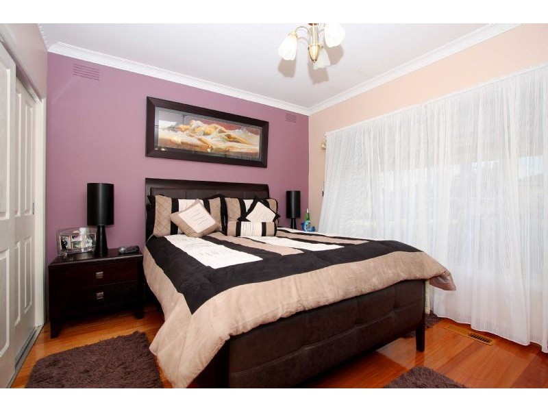 9 Festival Grove, Lalor VIC 3075