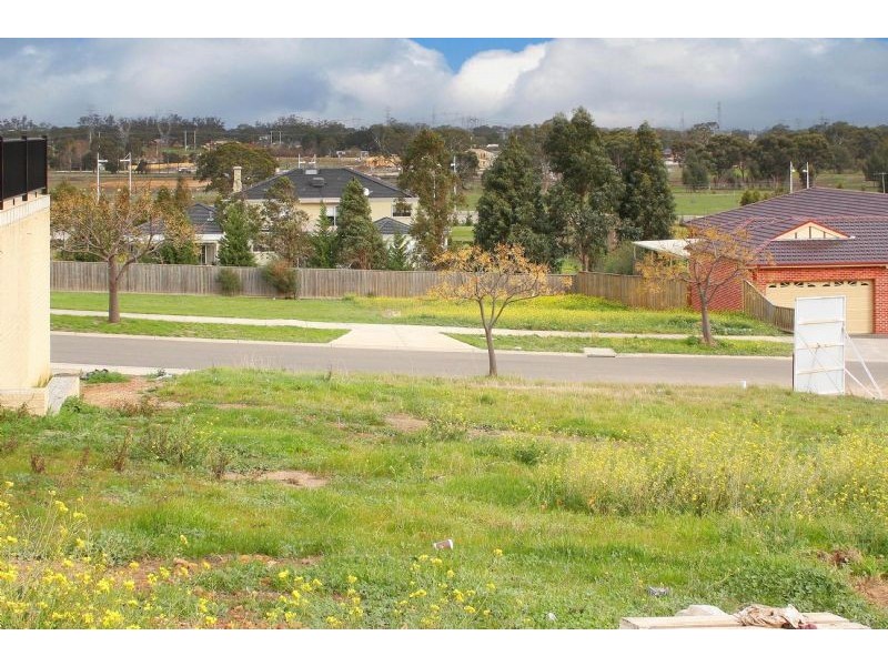 24 Lewins Rail Avenue, South Morang VIC 3752