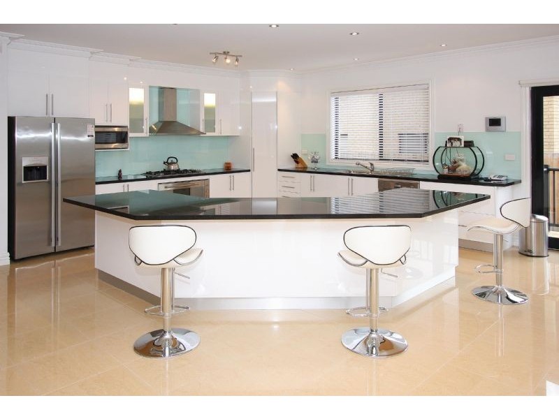 8 Kestrel Road, South Morang VIC 3752