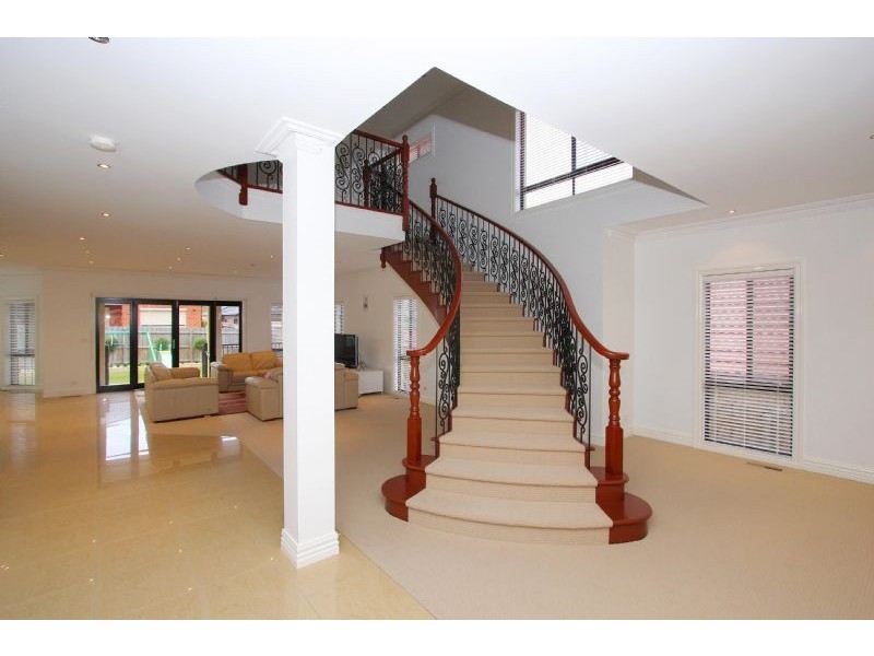 8 Kestrel Road, South Morang VIC 3752