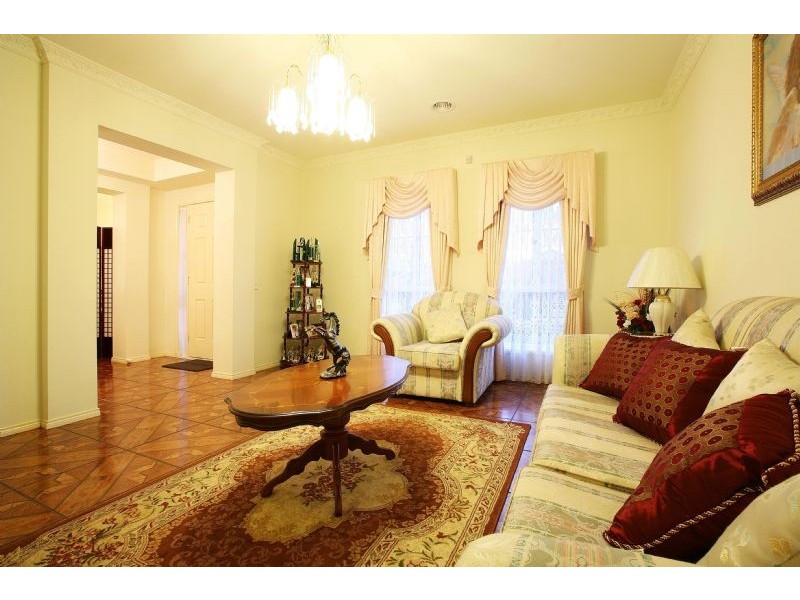 21 Hawkesbury Court, Thomastown VIC 3074