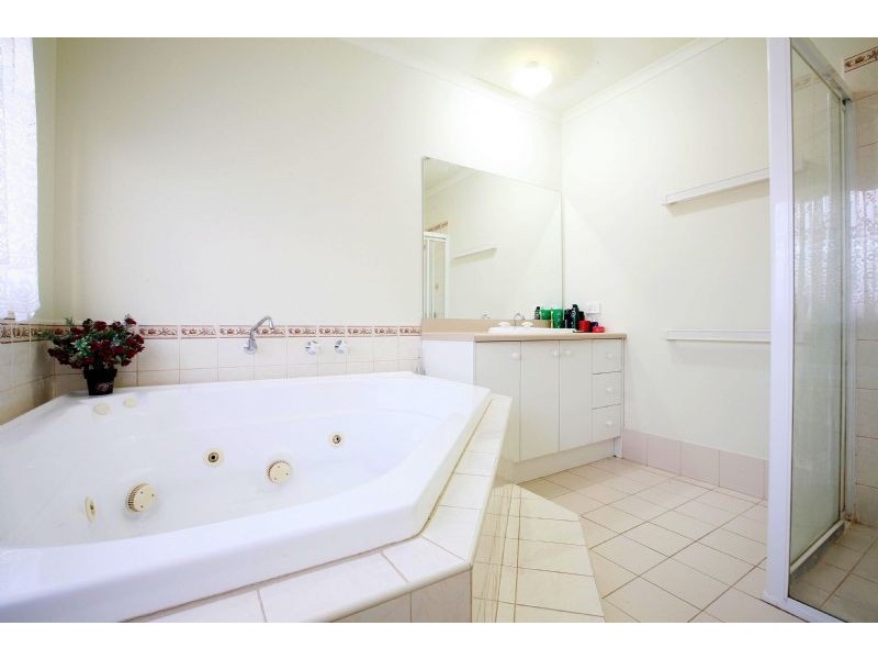 21 Hawkesbury Court, Thomastown VIC 3074