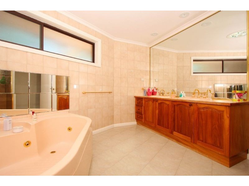 13-15 Paul Crescent, Epping VIC 3076