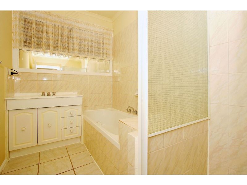 142 Gardenia Road, Lalor VIC 3075