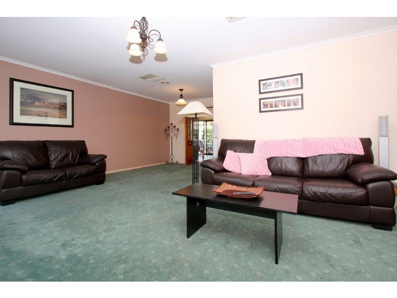 6 Dean Court, Epping VIC 3076