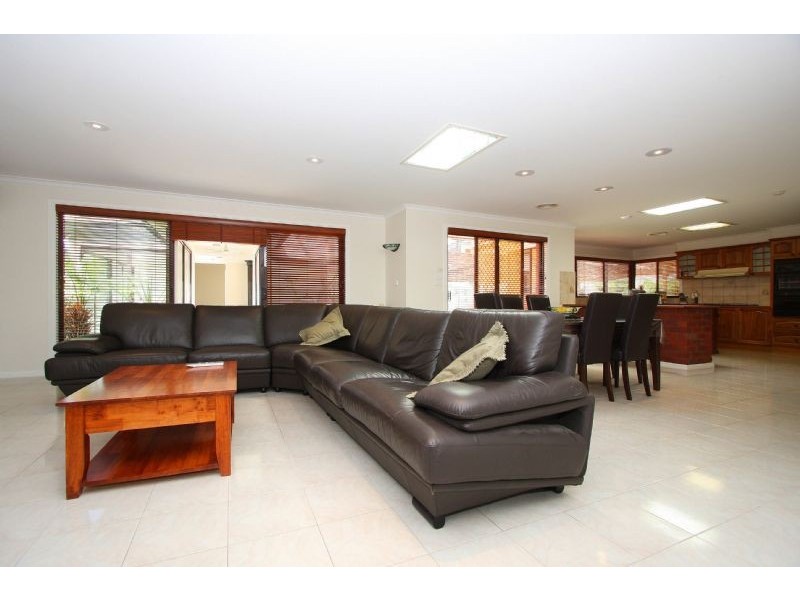 13-15 Paul Crescent, Epping VIC 3076