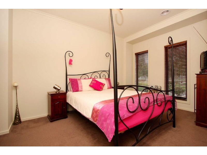 13 Rawlings Terrace, Epping VIC 3076