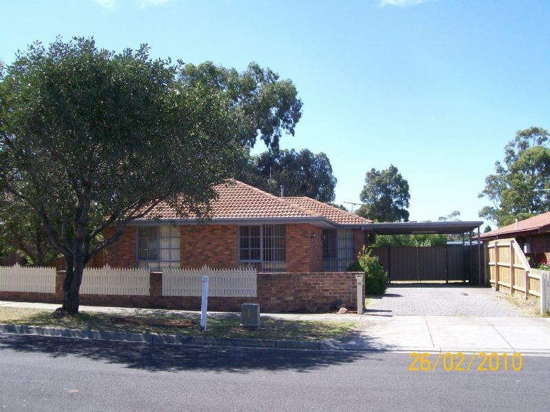18 Kingston Town Crescent, Mill Park VIC 3082