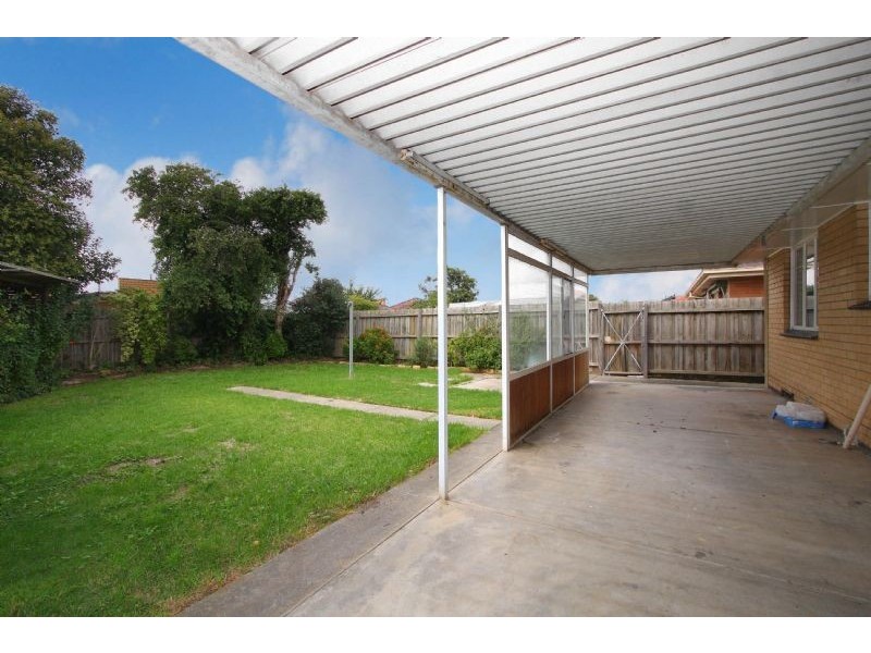 18 Raimeno Street, Lalor VIC 3075