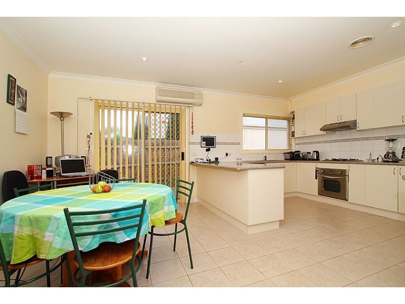 4/4 Payne Place, South Morang VIC 3752