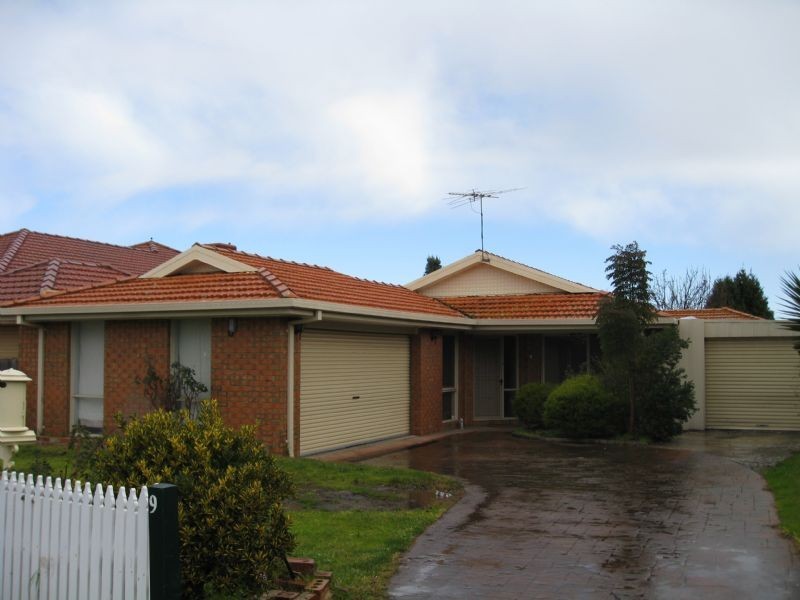 9 Pensbury Avenue, Mill Park VIC 3082