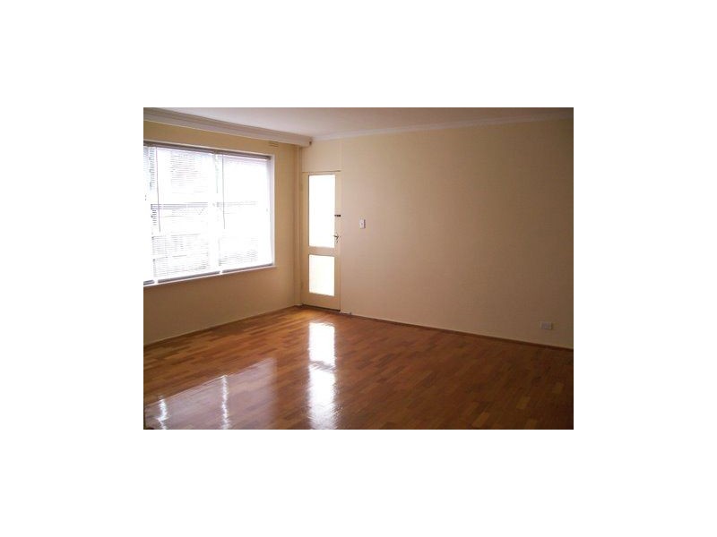 1/32 Walsh Street, Ormond VIC 3204