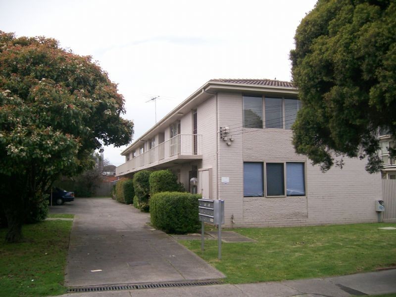 9/1 Kokaribb Road, Carnegie VIC 3163