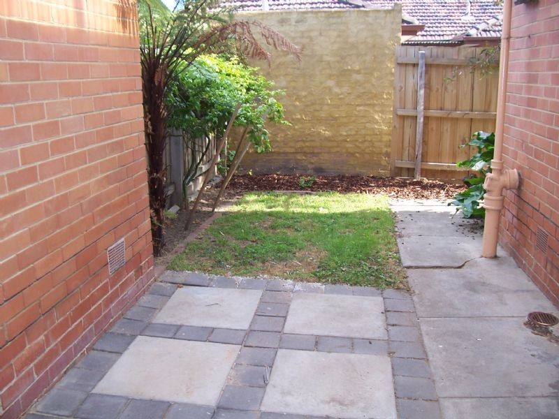 4/10 Lillimur Road, Ormond VIC 3204