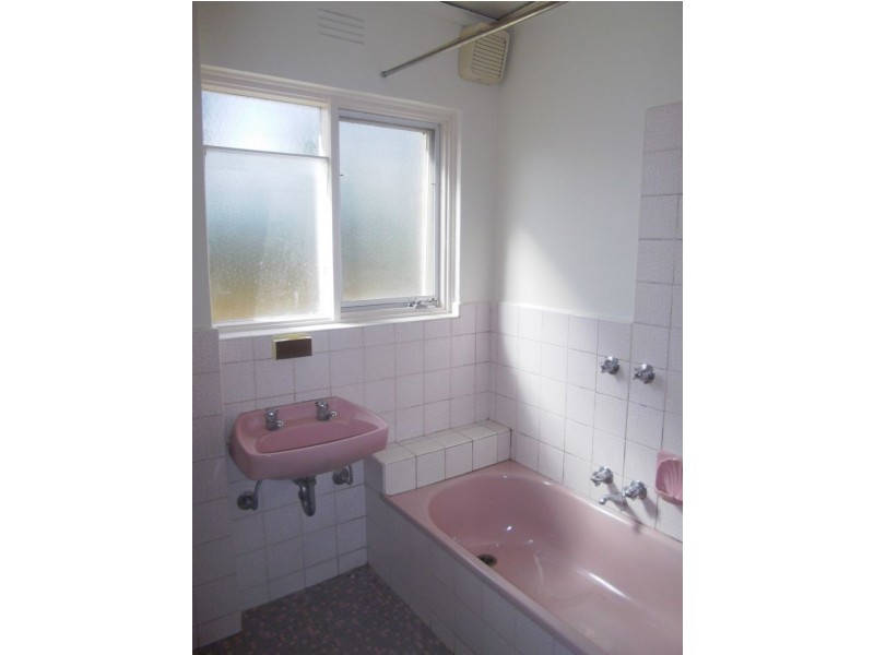 1/9 Parton Court, Carnegie VIC 3163