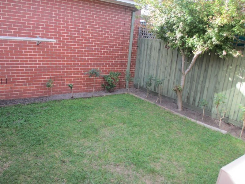 2/44 Coorigil Road, Carnegie VIC 3163