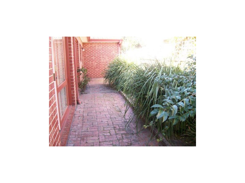 2/62 Lillimur Road, Caulfield VIC 3162