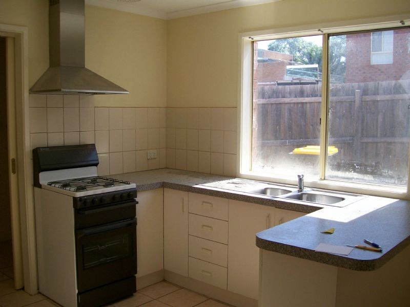 1/5 Manchester Grove, Glen Huntly VIC 3163