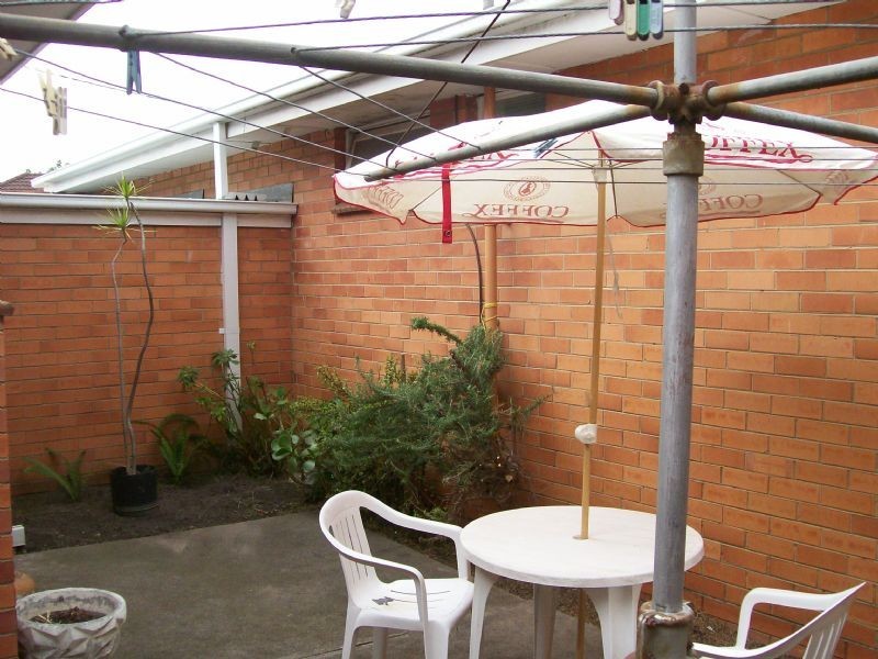 2/10 Waratah Avenue, Glen Huntly VIC 3163