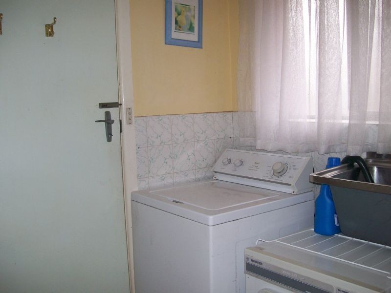 2/11 Garden Street, Glen Huntly VIC 3163