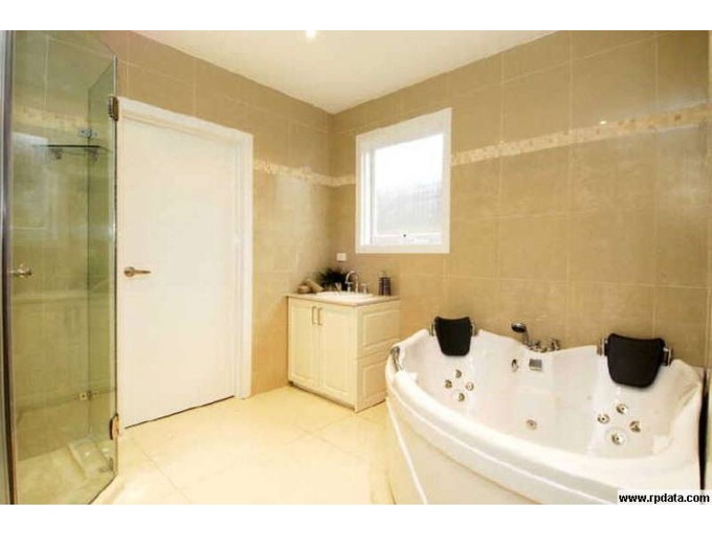 5 Graceburn Avenue, Carnegie VIC 3163