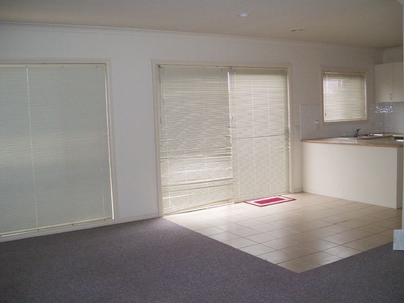 4/12 Pecks Road, Sydenham VIC 3037