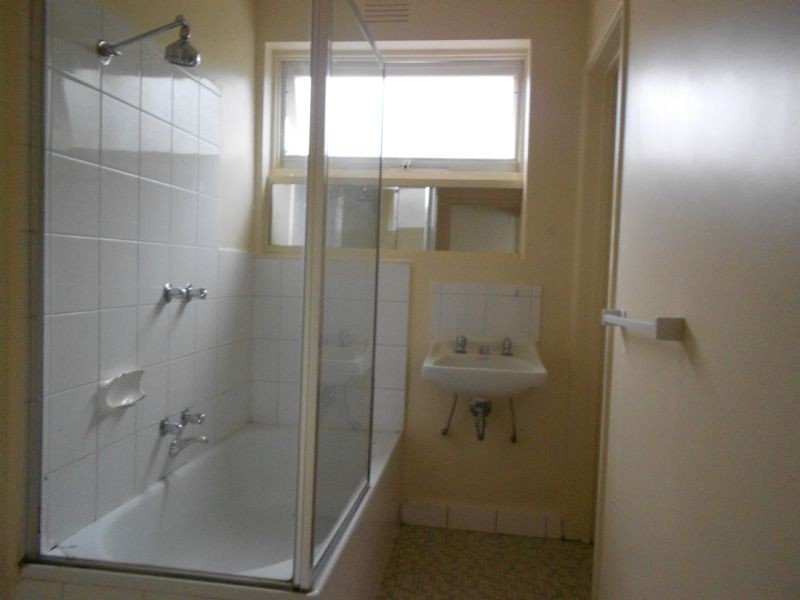 2/30 Royal Avenue, Glen Huntly VIC 3163