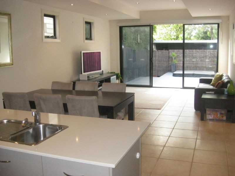 24 Station Place, Glen Huntly VIC 3163