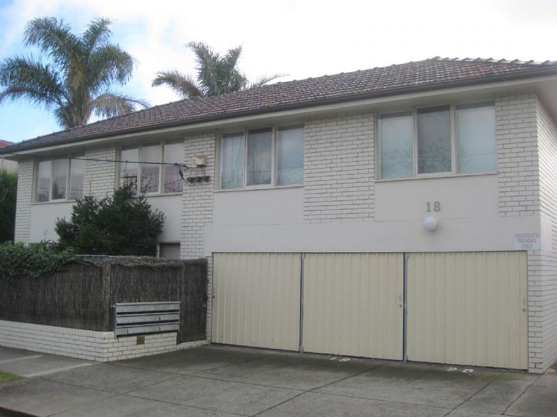 1/18 Orange Grove, Balaclava VIC 3183