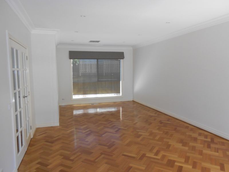2/8 Foch Street, Ormond VIC 3204