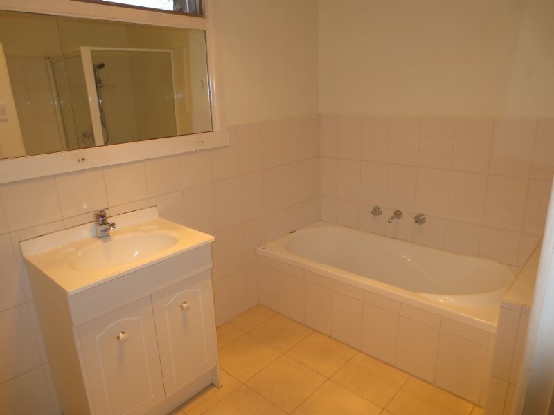 1/205 Grange Rd, Carnegie VIC 3163