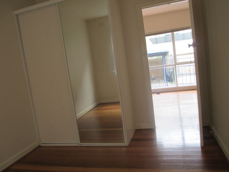 2/34 Lillimur Road, Ormond VIC 3204