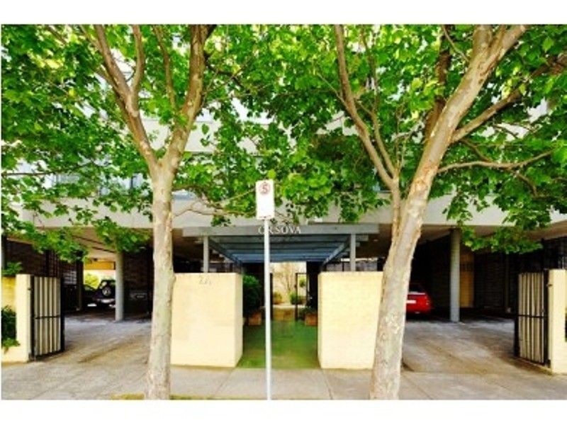 3/2A Robe Street, St Kilda VIC 3182